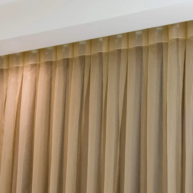 Curtain Make-up